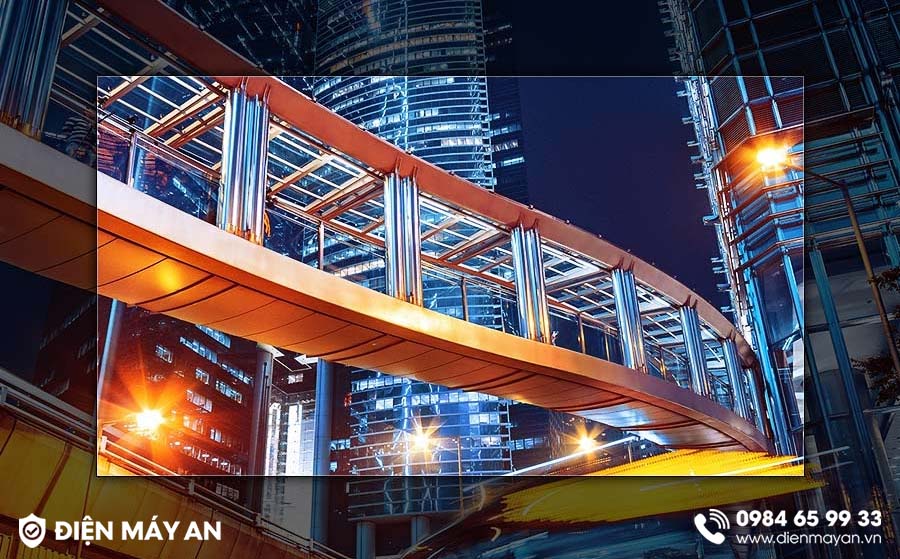 Smart tivi Samsung 4k 43 inch UA43DU7700 sở hữu công nghệ Contrast Enhancer tự động điều chỉnh độ sâu của hình ảnh 